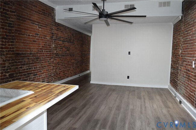 Building Photo - 407 Brook Rd