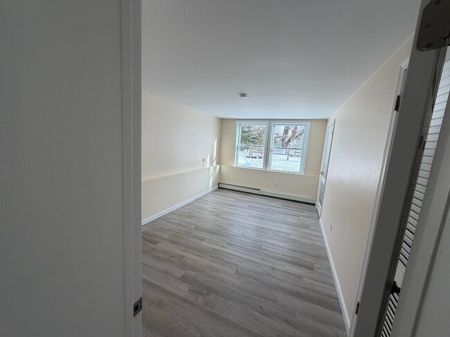 Building Photo - 32 Forest Rd