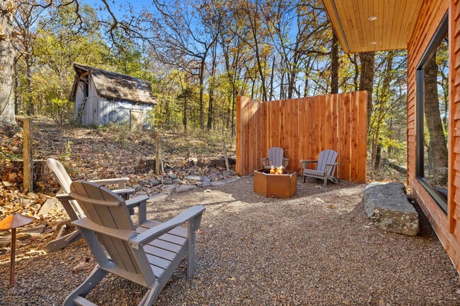 Building Photo - 17097 Lake Sequoyah Dr