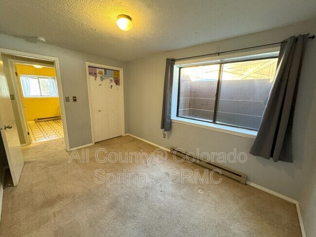 Building Photo - 931 Kings Crown Rd