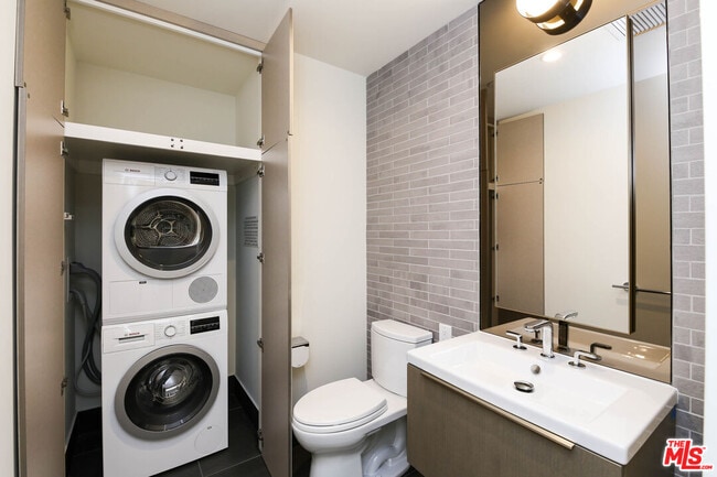 Building Photo - 889 Francisco St