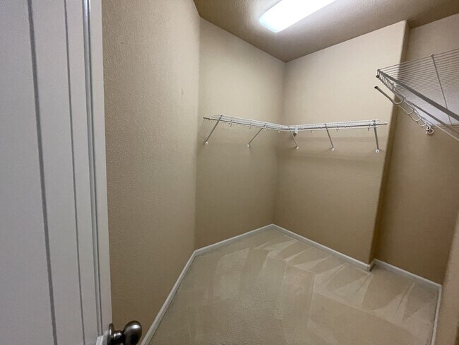 Building Photo - 1348 Encore Dr