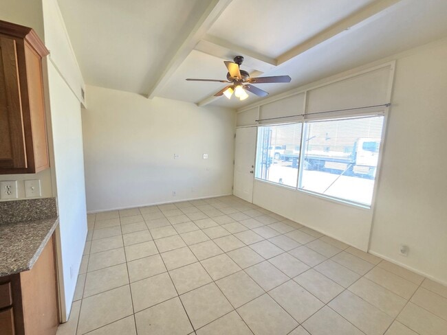 Building Photo - 2 Bed 1 Bath Spacious Apartment
