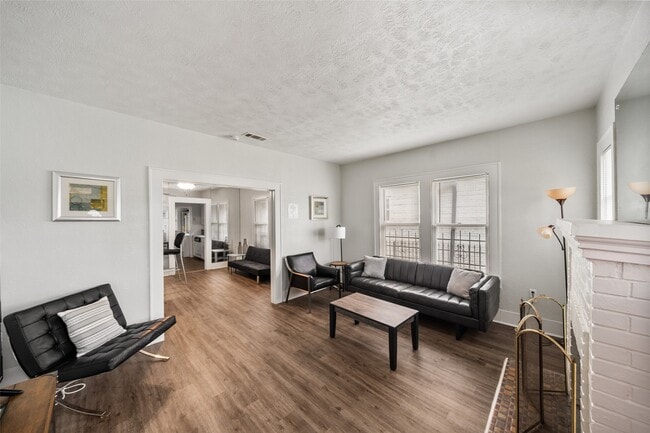 Building Photo - 2510 Rosewood St