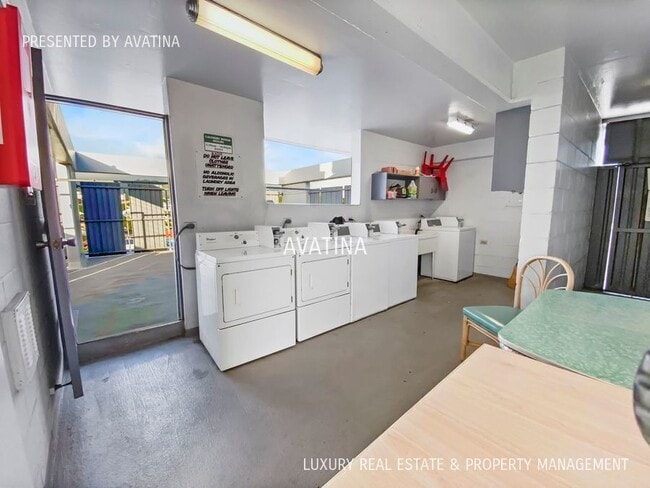 Building Photo - 837 Kapahulu Ave