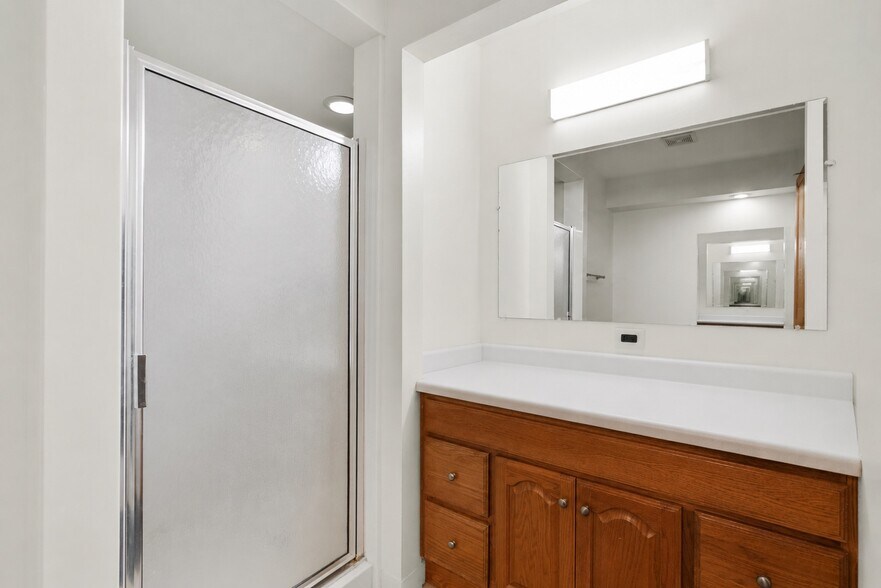 Building Photo - 3622 Rolling Hill Dr