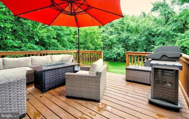 Building Photo - 111 Honey Locust Ct