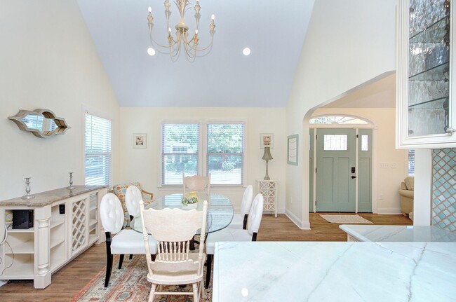 Building Photo - Discover the charm of this FULLY FURNISHED...