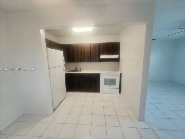 Building Photo - 4030 SW 61st Ave