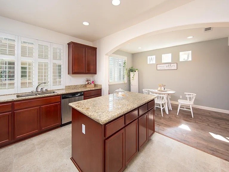 Building Photo - 2168 Wellington Dr