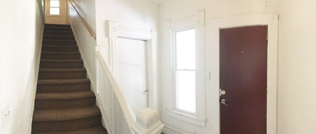 Building Photo - 404 S Busey Ave