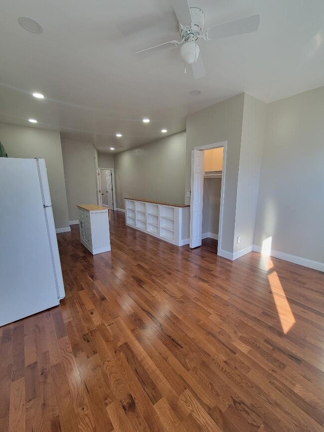 Building Photo - 3140 N Rosewood St