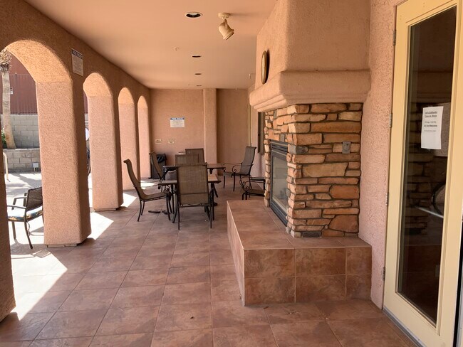 Building Photo - 2212 N Kiowa Blvd