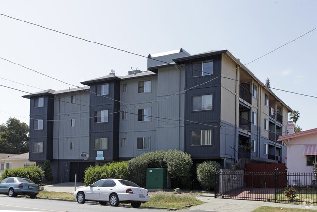 High Street Apartments - 2701 High Street