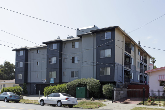 Building Photo - High Street Apartments