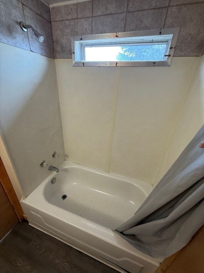 Building Photo - 3 Bed 2 Bath Updated Mobile Home with Fenc...