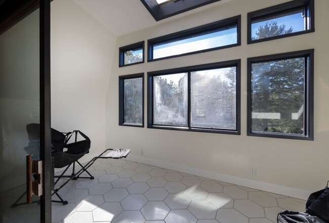 Building Photo - 250 Homestead Trl