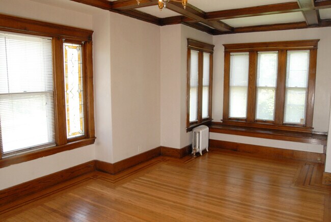 Building Photo - 53 Meech St