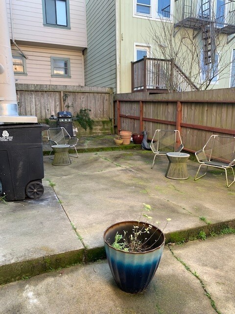 Building Photo - 1585 10th Ave