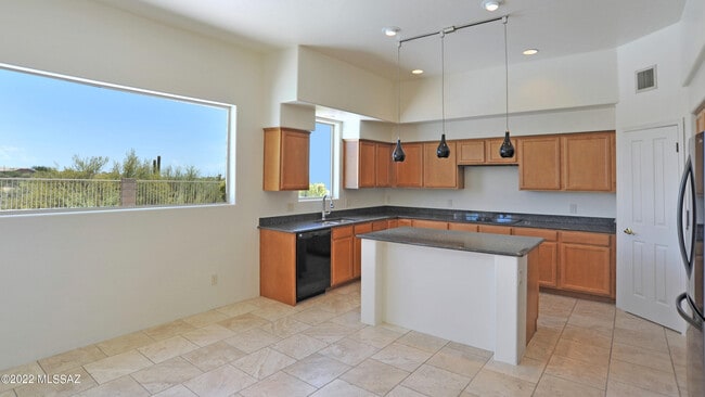 Building Photo - 12866 N High Hawk Dr