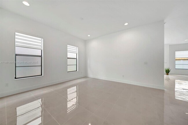 Building Photo - 1454 NW 23rd Ave