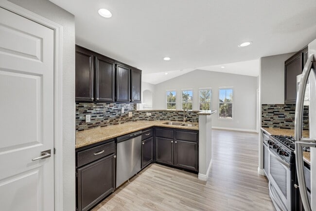 Building Photo - Upgraded Townhouse in Summerlin