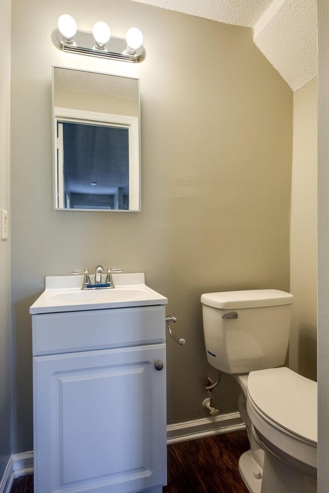 Building Photo - 1301 Neelys Bend Rd