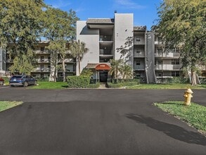 Building Photo - 9470 Poinciana Pl