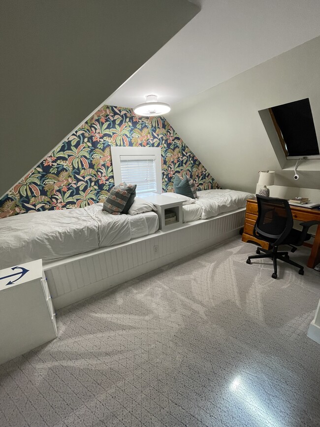 Building Photo - 46 Crescent Ave