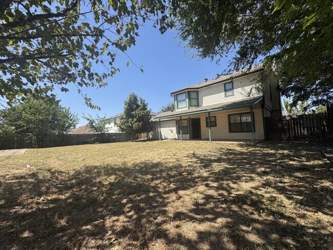Building Photo - 2902 Bluejay Dr