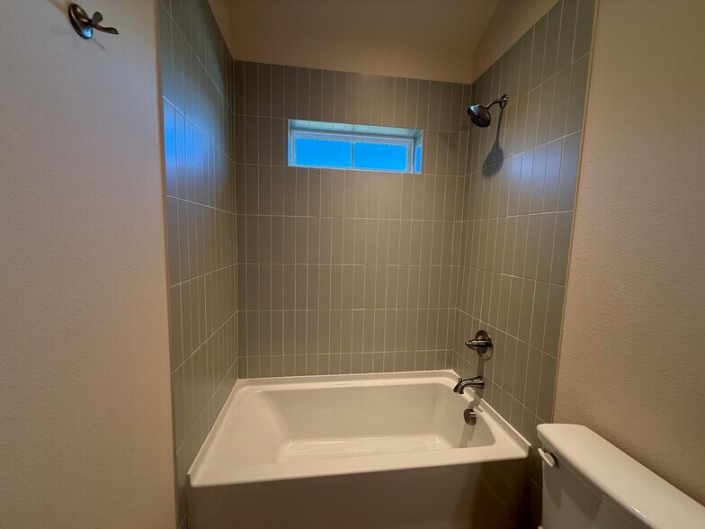 Building Photo - 207 Railroad Ave