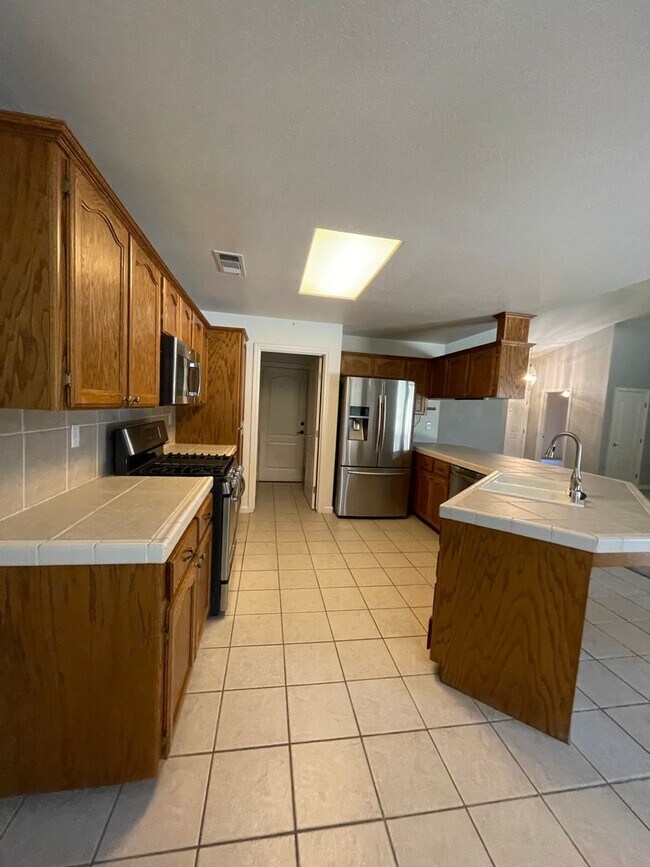 Building Photo - Southeast Visalia home coming soon!