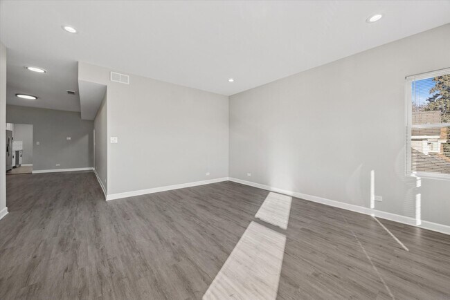 Building Photo - 8018 S Harvard Ave