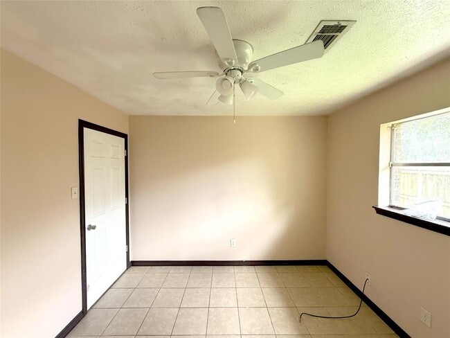 Building Photo - 7130 Kings Dr