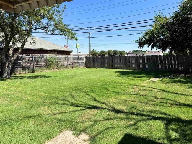 Building Photo - 2949 Cunningham Dr