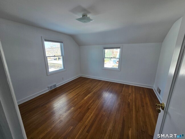 Building Photo - 148 Catherine St