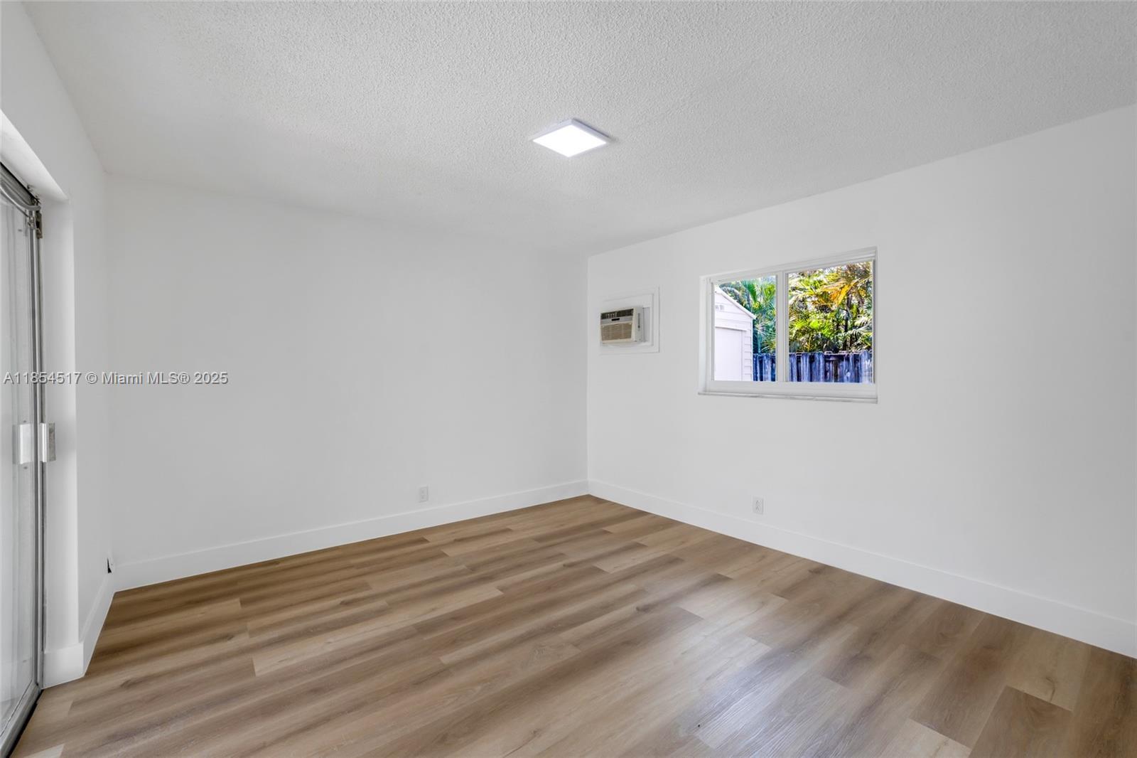 Building Photo - 2020 NW 33rd Ct