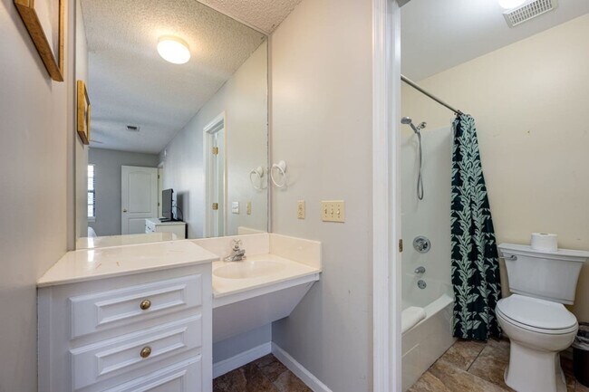 Building Photo - 17462 Front Beach Rd