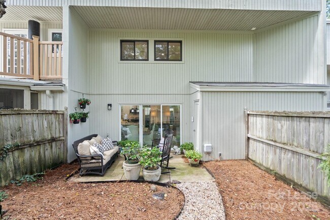 Building Photo - 7916 Horse Chestnut Ln