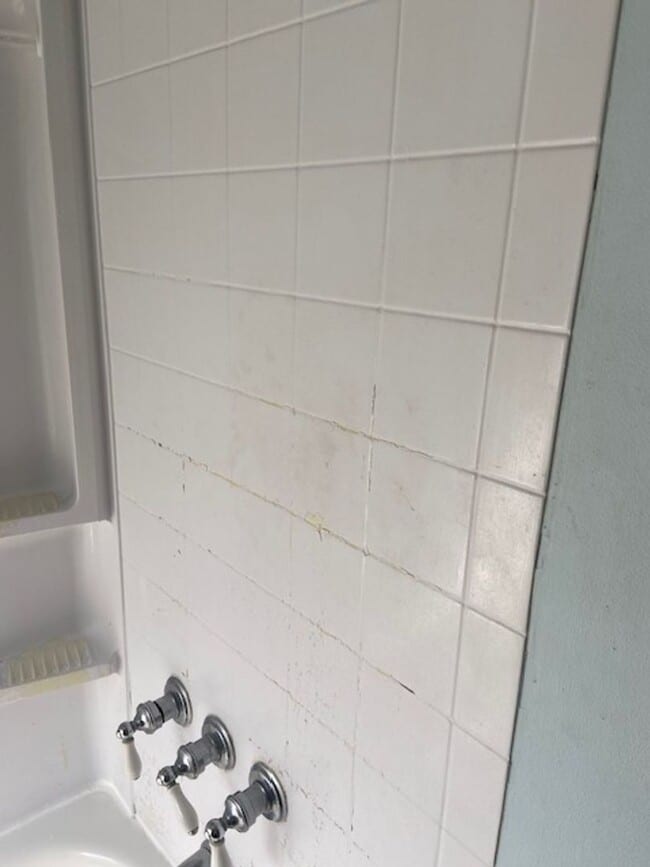 Building Photo - Beautiful 3brm, 2bath Home in Heart of Bur...