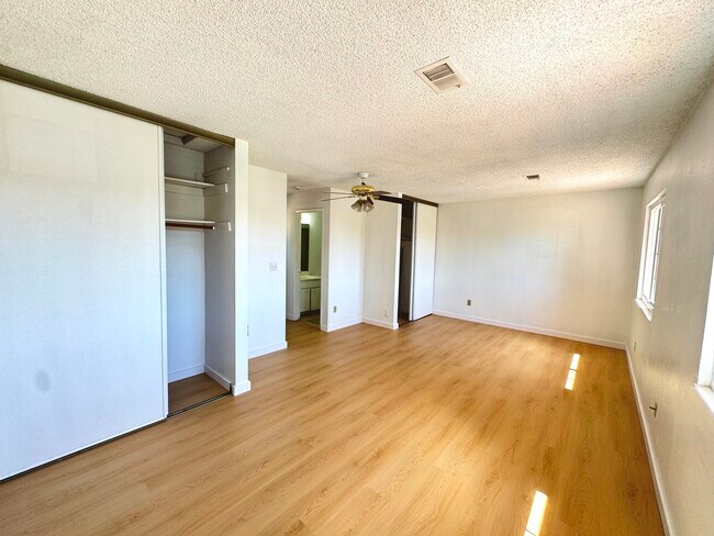 Building Photo - 2412 Sequoia Dr
