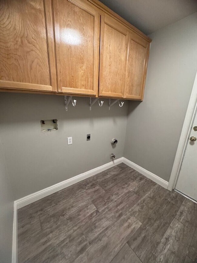 Building Photo - Home For Rent