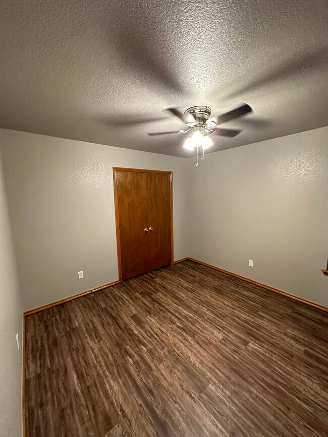 Building Photo - 2004 Cloverdale Ln