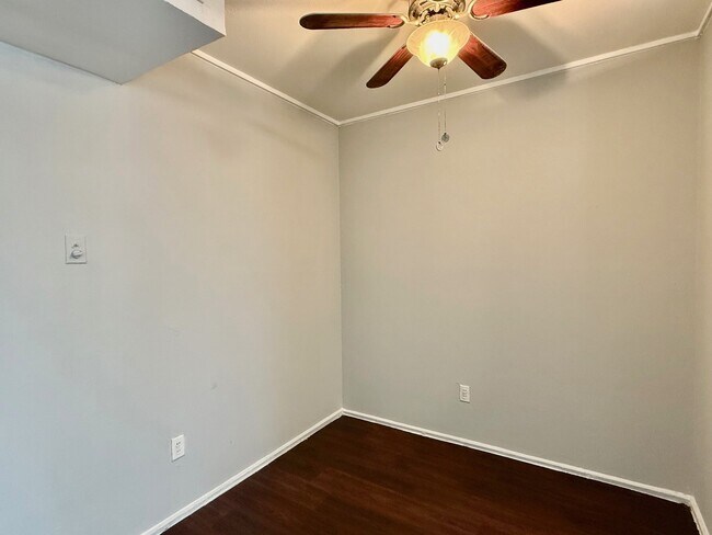 Building Photo - 1000 Heights Blvd