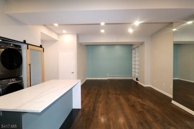 Building Photo - 111 Mulberry St