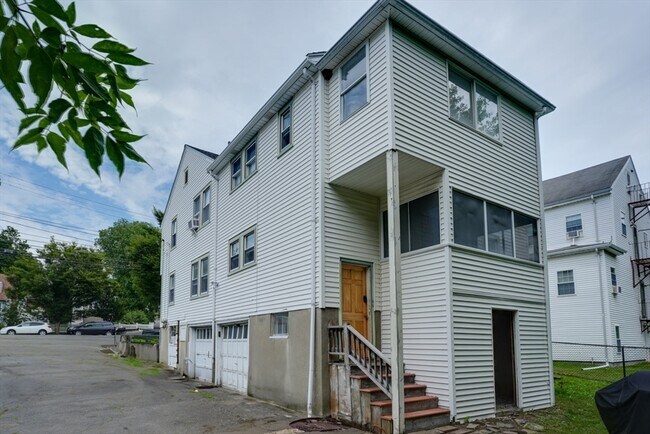 Building Photo - 620 Main St