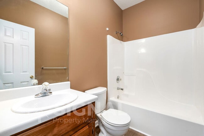 Building Photo - 1719 Annendale Dr