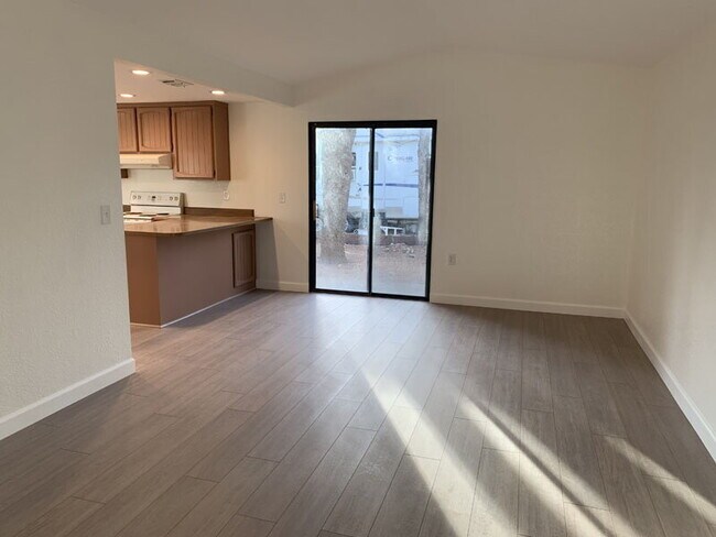 Building Photo - Recently remodeled home a short walk from Cameron Park Lake for rent!