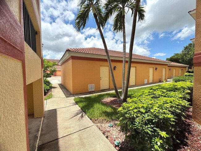 Building Photo - Spacious 3 Bed, 2 Bath Condo with 1 Car Ga...