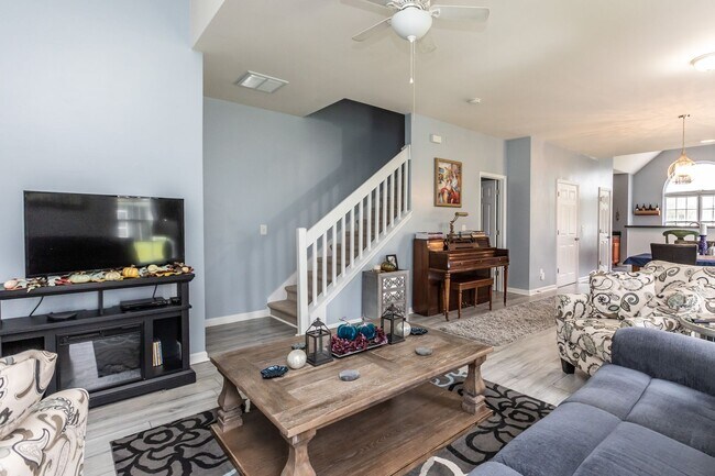 Building Photo - 3 Bedroom 2.5 Bath Townhouse in Grand Oaks...